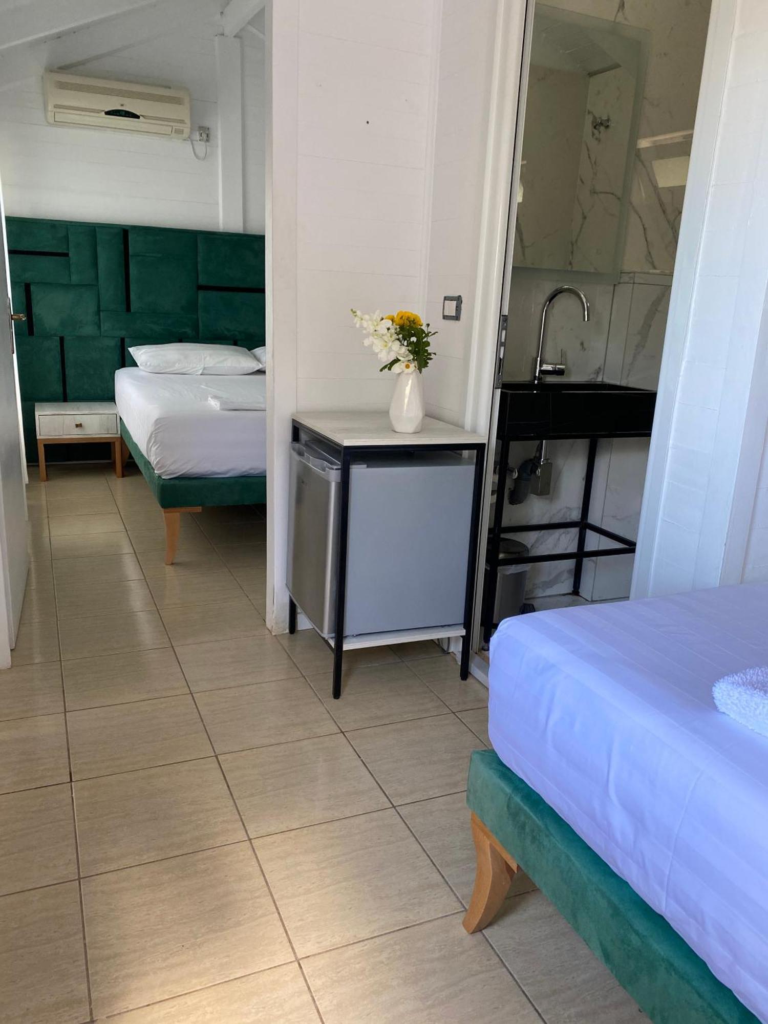 Hotel Alevra à Dhërmi Extérieur photo